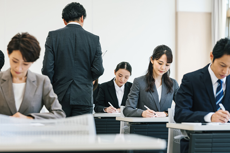 カラーコーディネーター資格の試験概要│受験後の流れや取得のメリット、勉強法まで