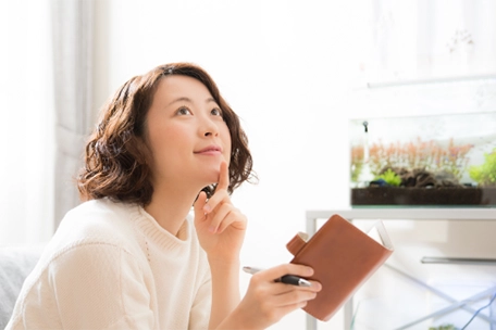 食育イベントを企画している女性の画像