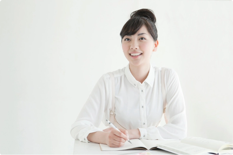学習する女性
