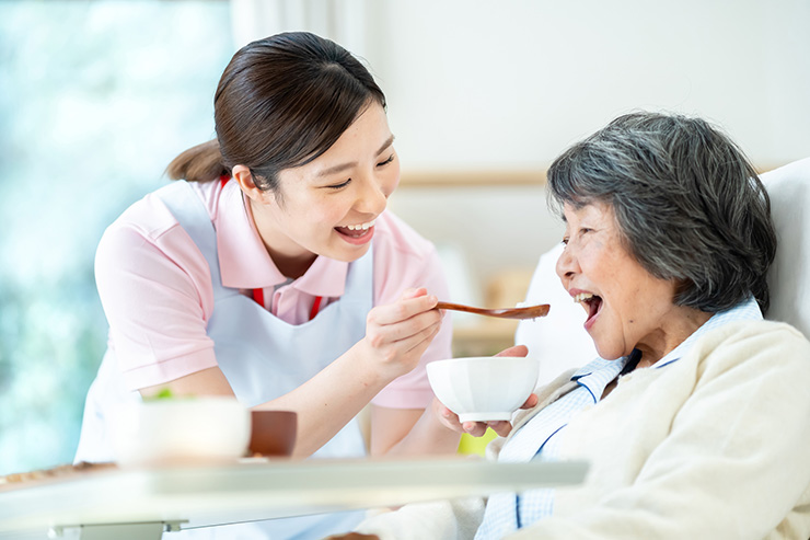 社会人で働きながら介護福祉士を目指すなら「実務経験」がおすすめ