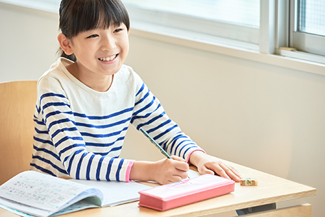 先生と子供の画像