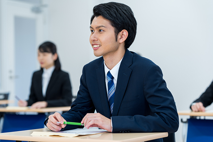 高卒でも社労士は目指せる！社労士試験の受験要件と資格取得の最短ルートを紹介